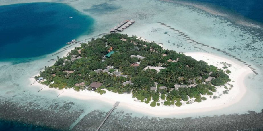 Beach front 2000sqft feet land for lease from N.Velidhoo