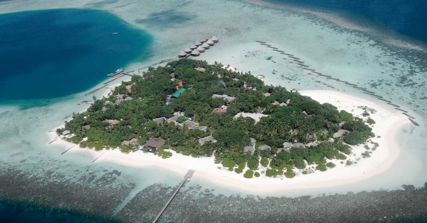 Beach front 2000sqft feet land for lease from N.Velidhoo